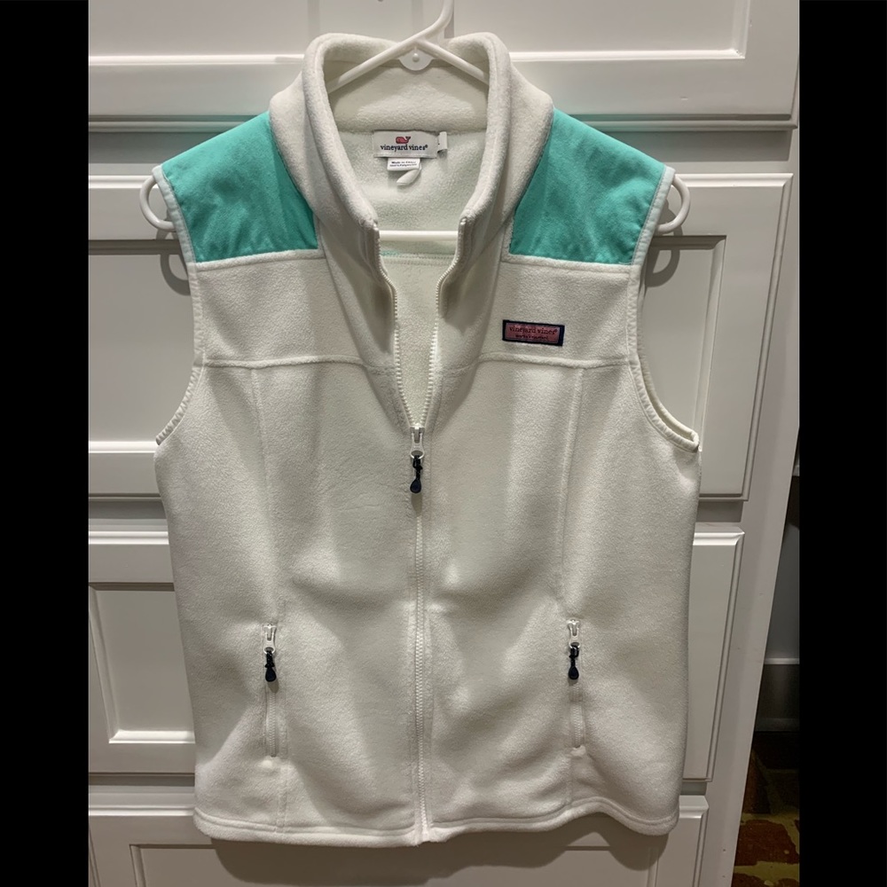 Vineyard Vines Vest. Worn twice. Size Large